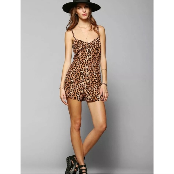 silence + noise Pants - silence and noise cross back leopard romper medium